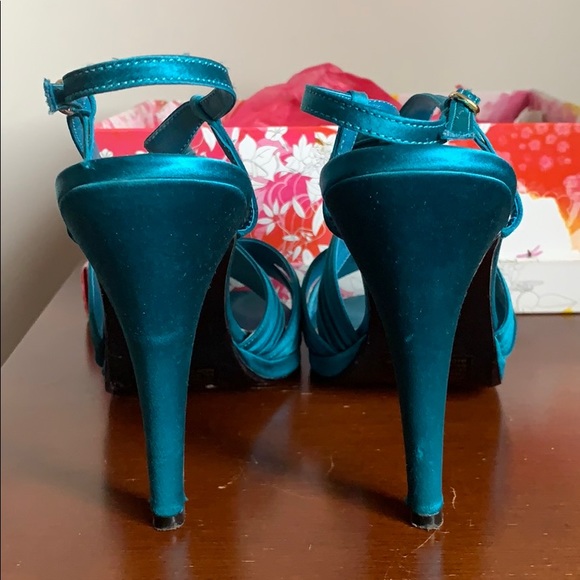 COPY - WOMANS SIZE 9.5 HEELS - Picture 4 of 4